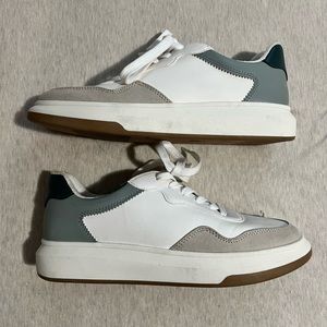 Women’s Universal Thread Sneakers